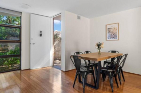 5NS Central 3BR Townhouse, North Sydney - Free Parking Sydney